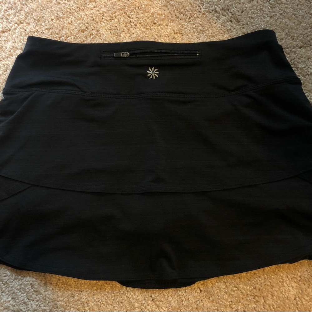 Athleta skort. Excellent used condition. Worn a few times. Like new.